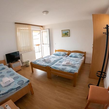 Prenociste Dzinic Hotel Zupanja Bagian luar foto