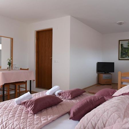 Prenociste Dzinic Hotel Zupanja Bagian luar foto