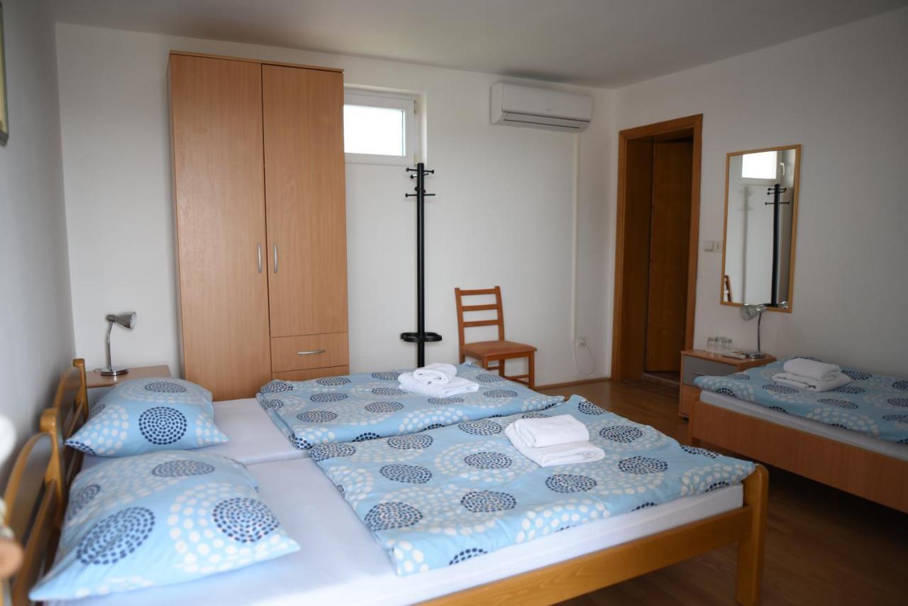 Prenociste Dzinic Hotel Zupanja Bagian luar foto
