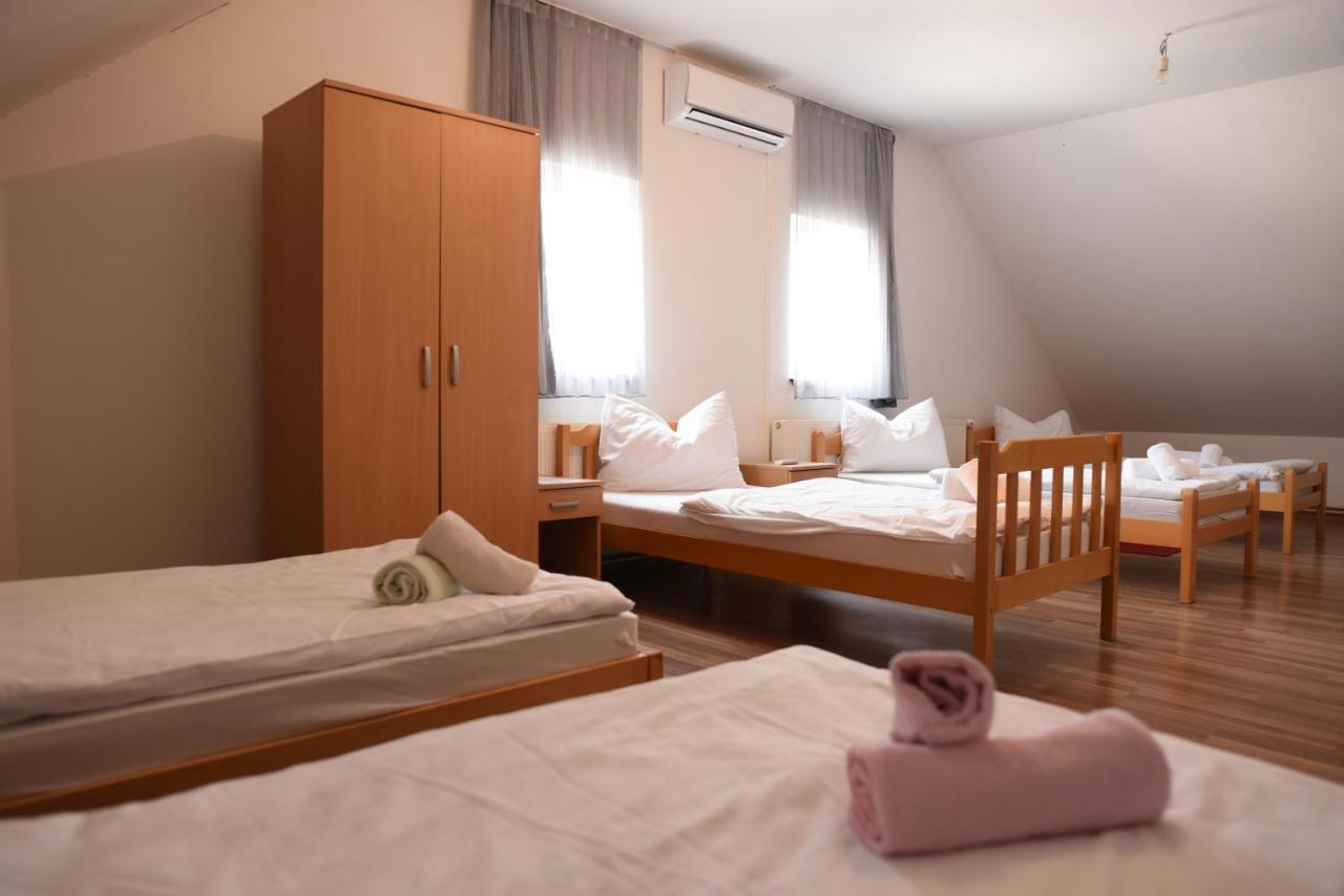Prenociste Dzinic Hotel Zupanja Bagian luar foto