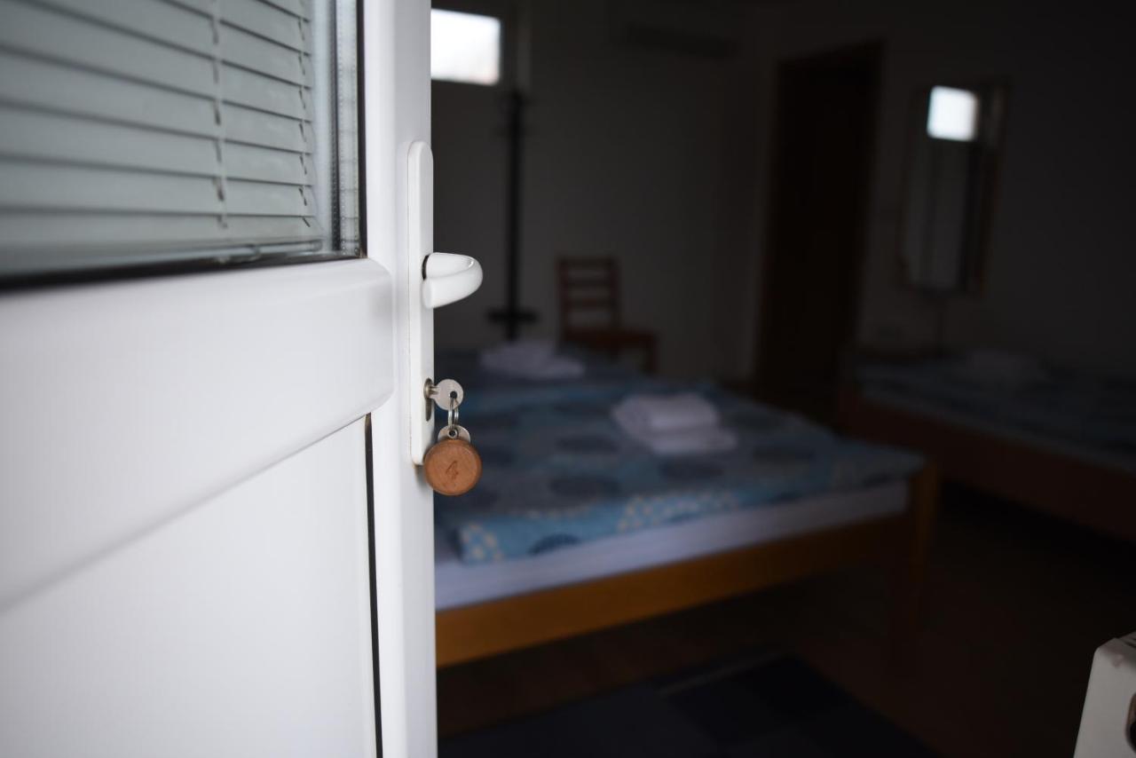 Prenociste Dzinic Hotel Zupanja Bagian luar foto